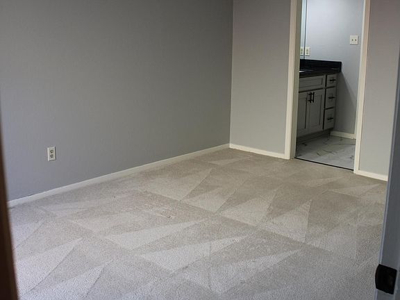 4th image of 3636 Greenacres Place Dr APT 141