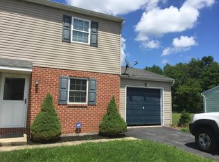 2790 Pineview Dr, York, PA 17408