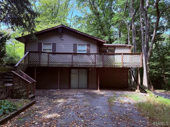 8908 Crest Dr, Fairview Heights, IL 62208