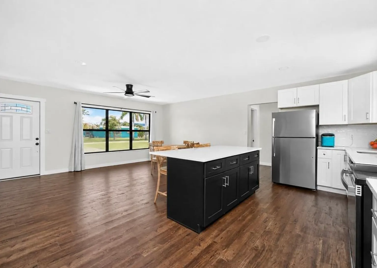 3 bed, 1176 sqft, $2,300 — Photo 1
