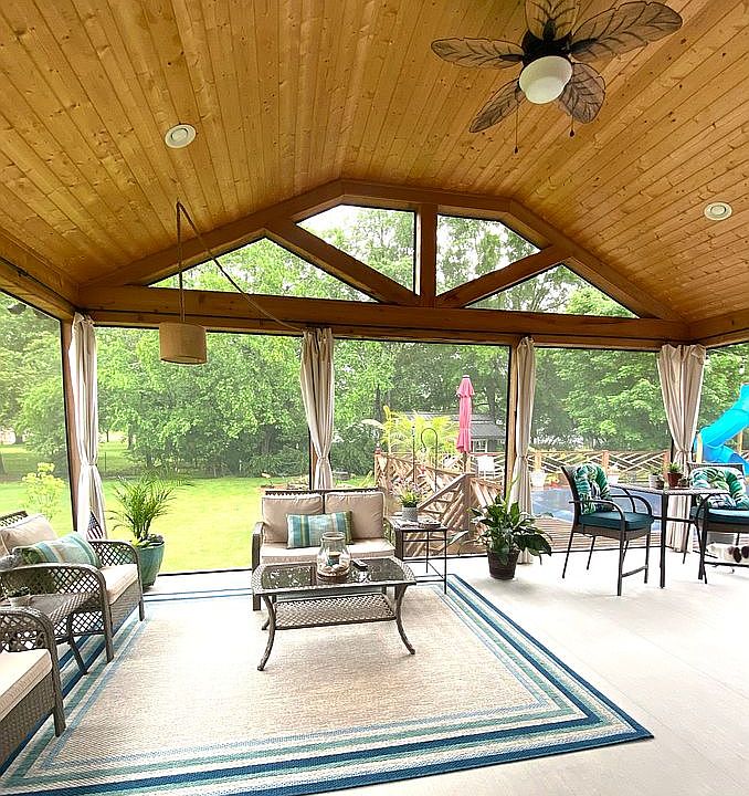 Screened in porch