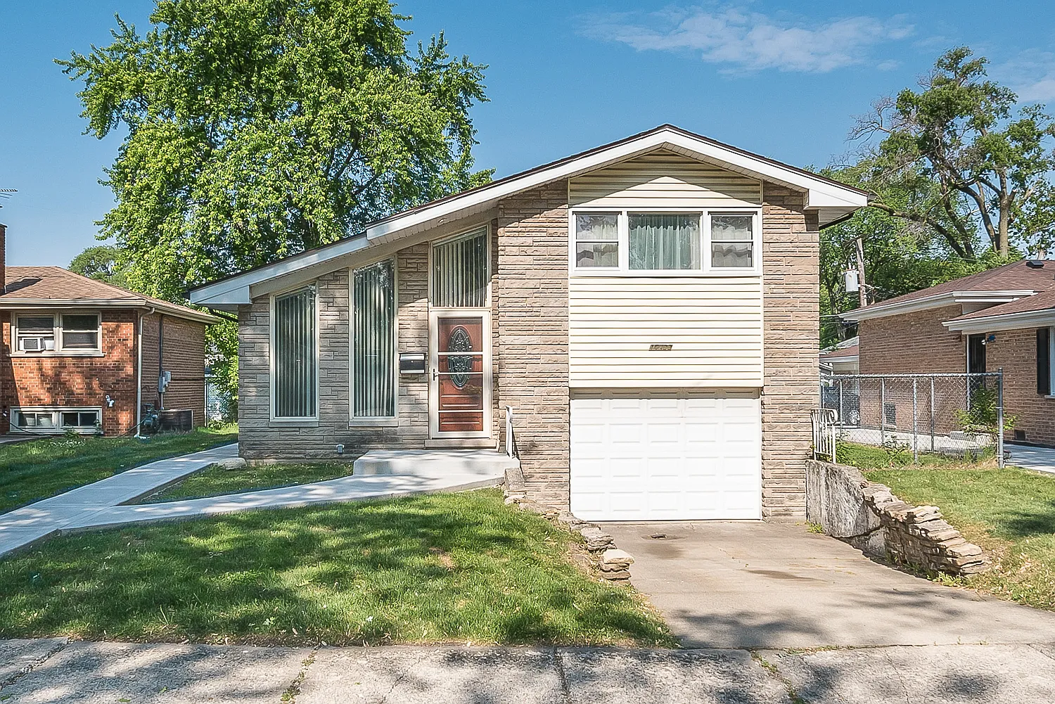 15422 University Ave photo 1