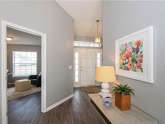 3rd image of 492 Terranova St