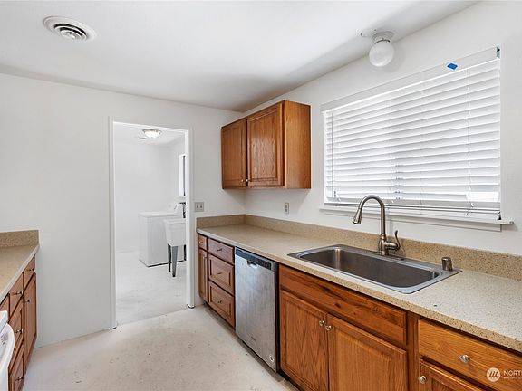 3rd image of 1507 Wood Avenue E