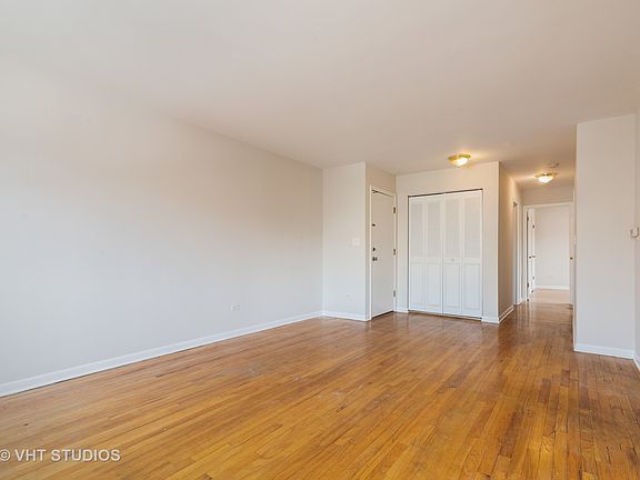 4th image of 1600 W Greenleaf Ave APT 304