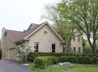 49 Squire Rd, Hawthorn Woods, IL 60047