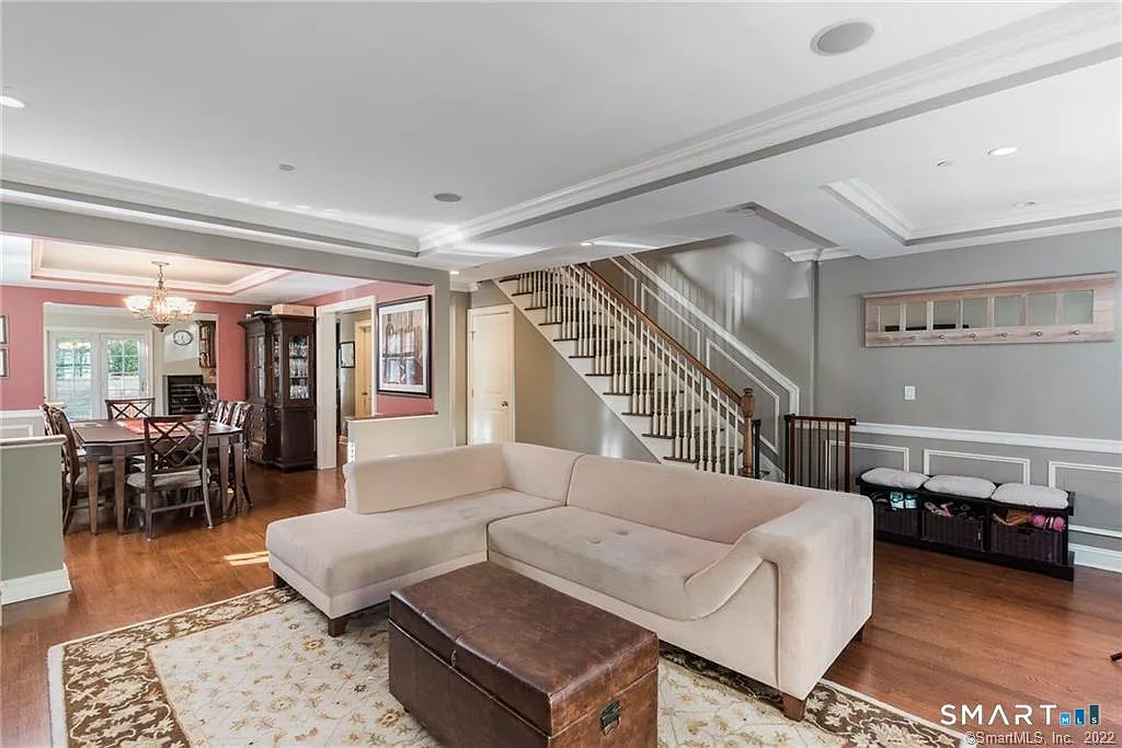Building Photo - 70 Riverdale Ave #1001
