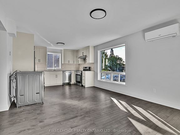 4th image of 972 Dynes Rd #1