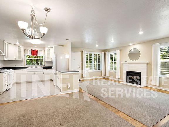 2nd image of 2401 Ione St