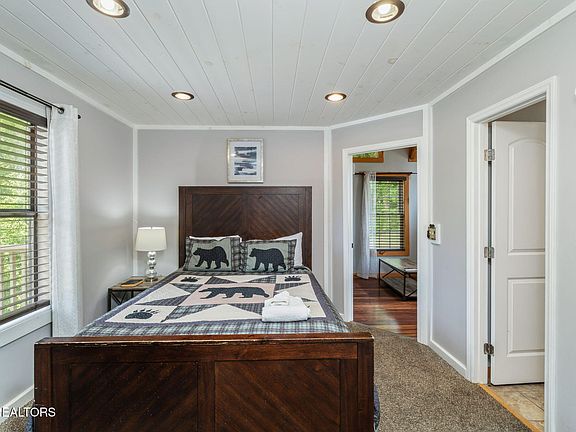 23rd image of 343 Jersey Dr