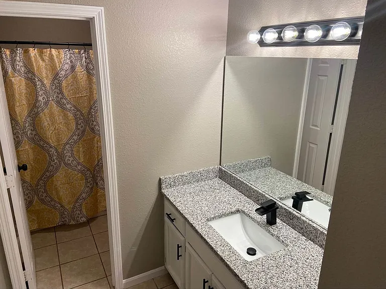 1102 Pine Ct #D — Photo 6
