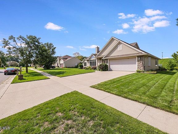 3rd image of 709 Parkside Dr
