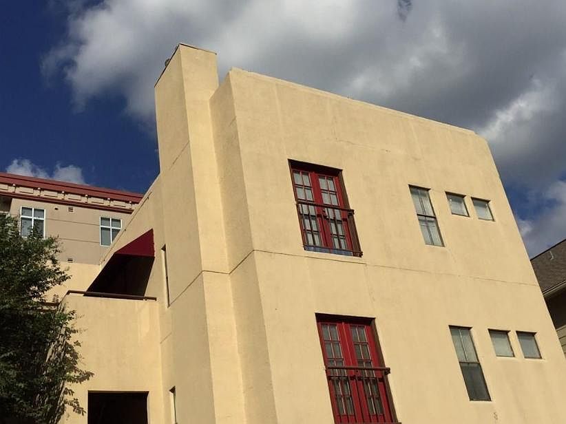 2nd image of 712 Graham Pl