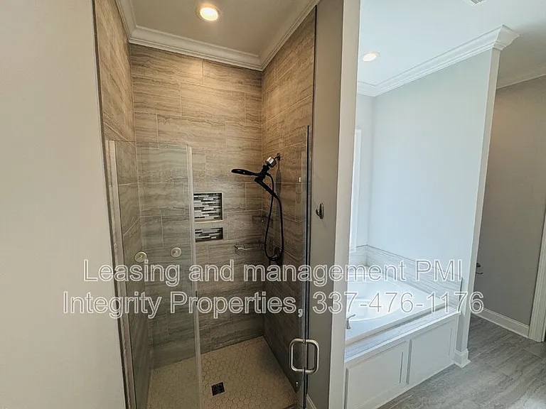 113 Oak Village Dr — Photo 27