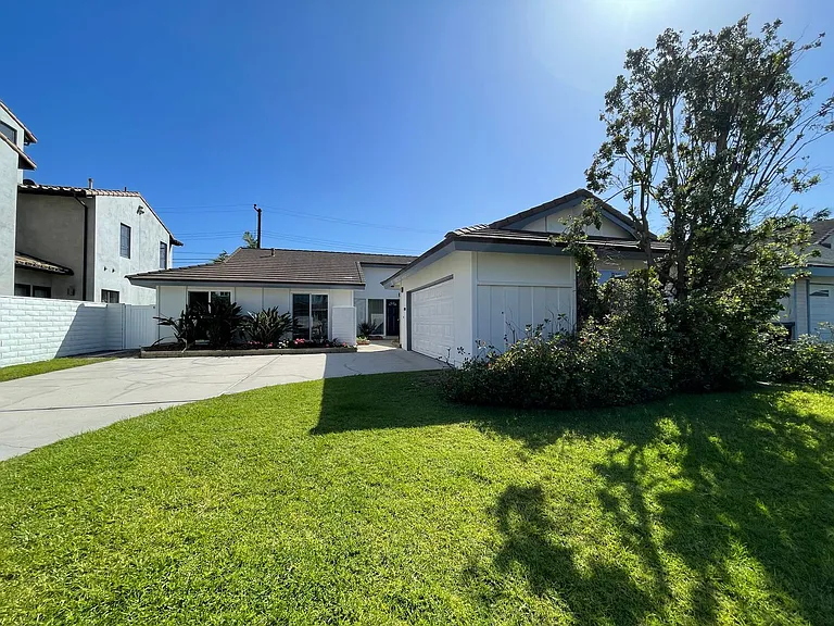 9192 Christine Dr — Photo 1