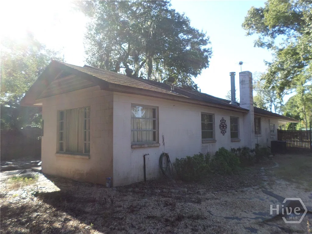 3 bed, 1.5 bath, 1432 sqft, $1,700 — Photo 3