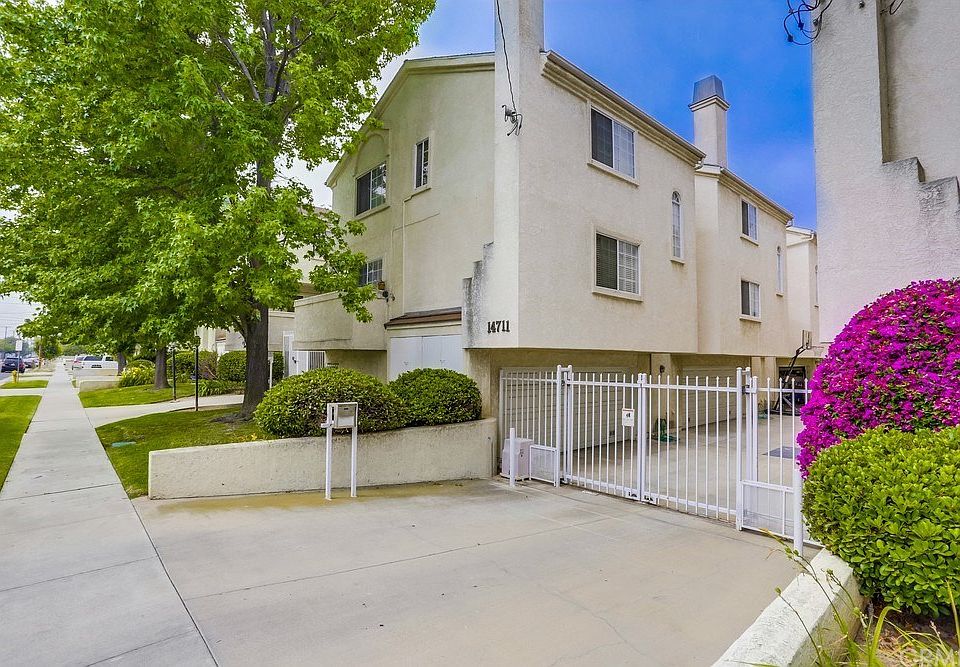 1st image of 14711 S Berendo Ave APT 2