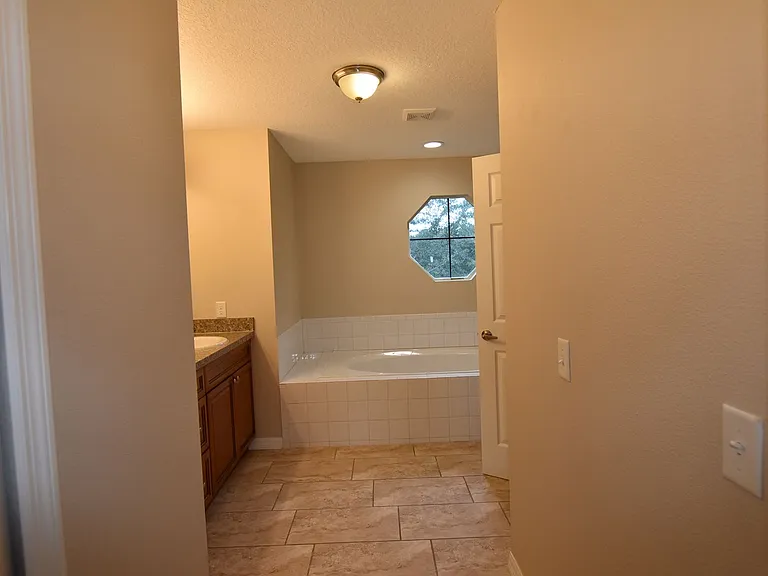 527 Bristol Cir — Photo 15