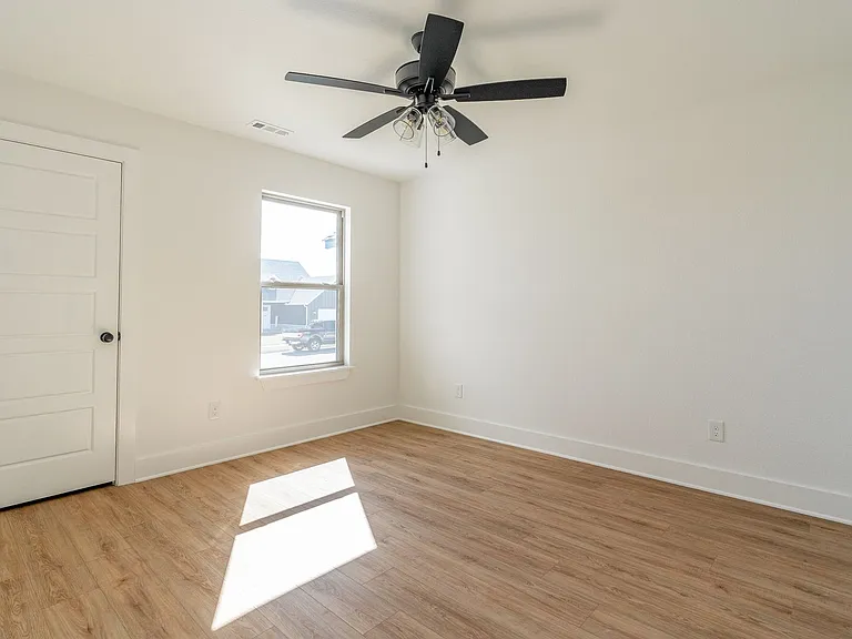 952 Petit Jean St — Photo 18