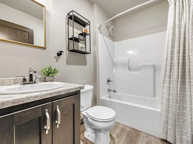 1231 S Greenwood Ave — Photo 5