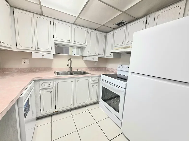 495 SE 8th St #237 — Photo 17