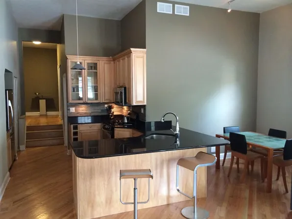 3056 N Leavitt St, Chicago, IL