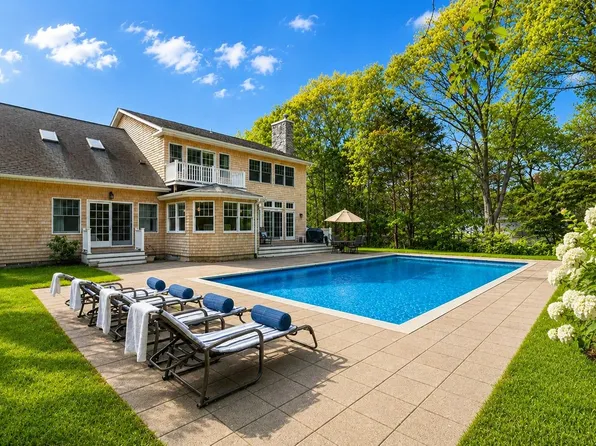 9 Briarsweet Ln, East Hampton, NY 11937