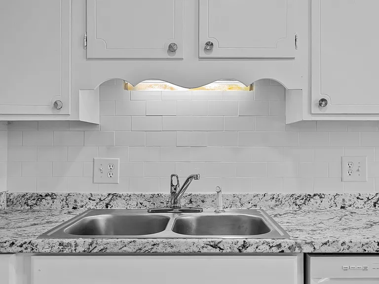 1624 Spring Garden St — Photo 7