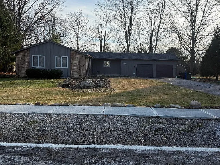 32051 Avon Rd — Photo 1