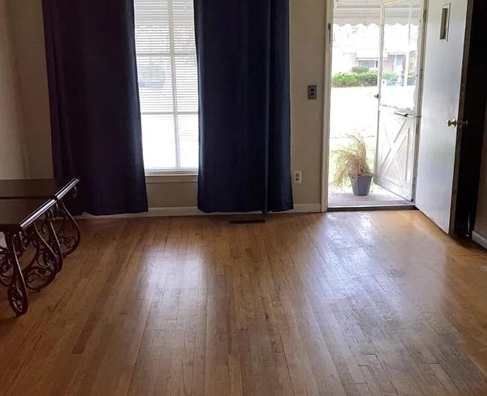 4704 Jackson St — Photo 3