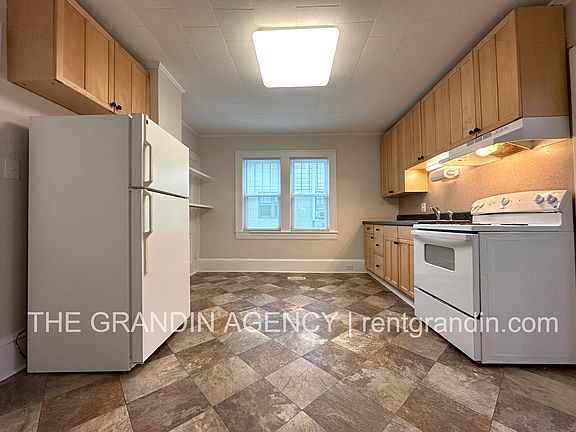 5th image of 2818 Burton Ave NW #B