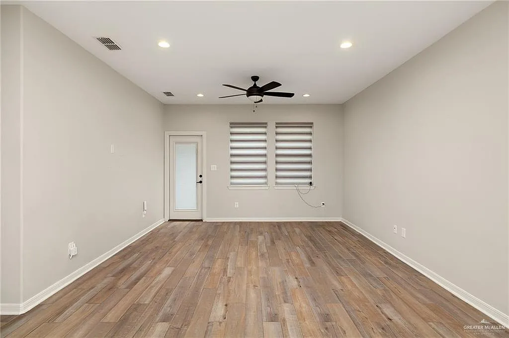 4 bed, 3.0 bath, 1678 sqft, $2,200 — Photo 3