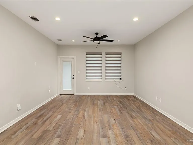 1403 E Sonador Dr S — Photo 3