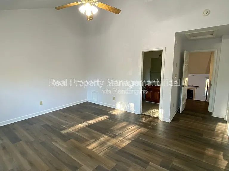 610 Guy Ln — Photo 22