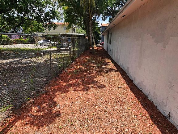 4th image of 3031 NW 15th St #3033-A
