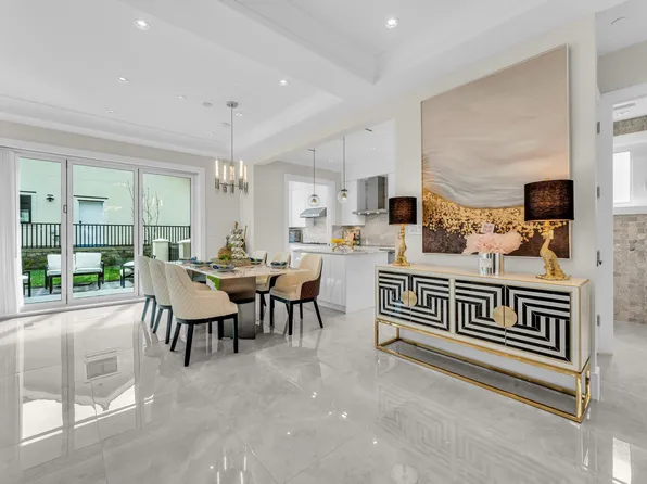 4112 W 11th Ave, Vancouver, BC V6R 2L6