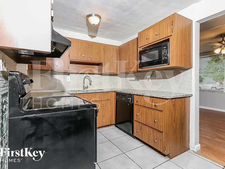 11823 Dahlia Dr — Photo 6