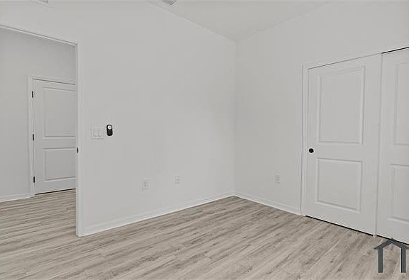 4th image of 309 Ichabod Ave S #309