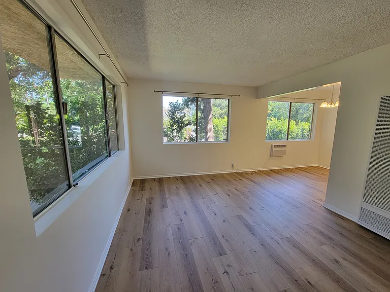 13530 Leadwell St #5 — Photo 1