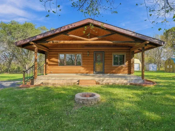 792 Holden Ln, Hudson, WI 54016
