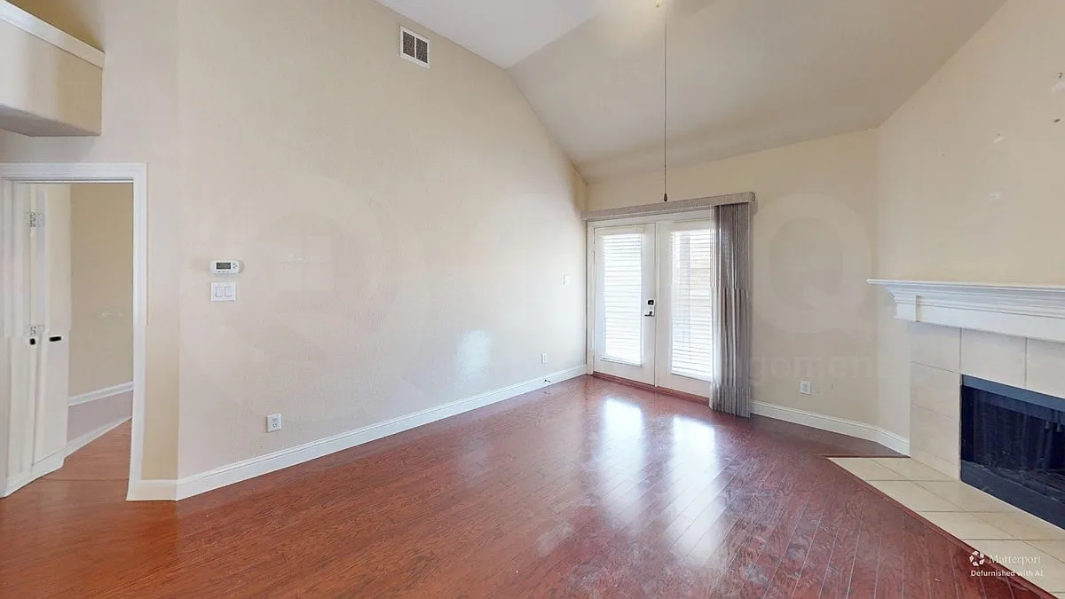 3 bed, 2.0 bath, 1936 sqft, $2,099 — Photo 4