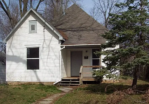 1121 W Harrison St Photo 1