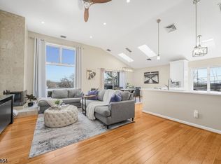 855 Valley Brook Ave APT 1B, Lyndhurst, NJ 07071