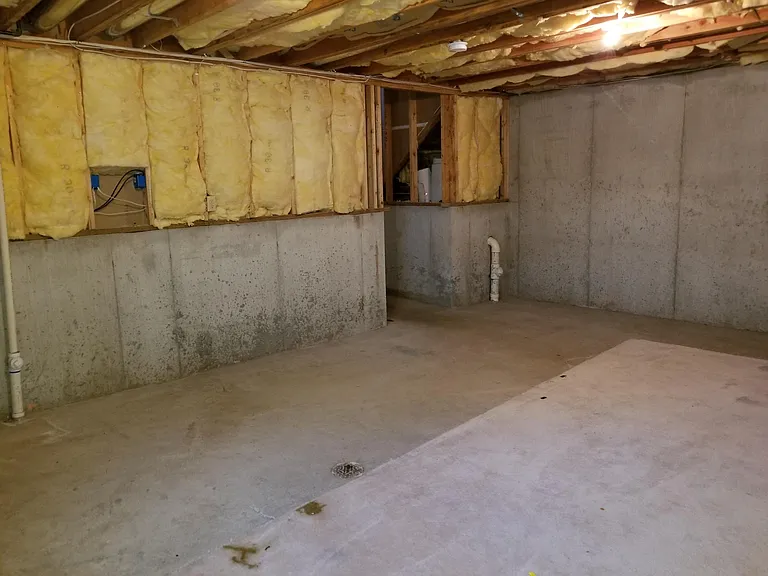 Basement (shot #1) - south side.