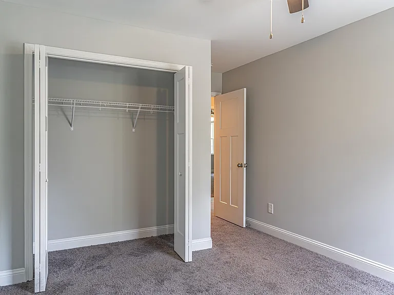 1040 W Indiana Ave — Photo 17