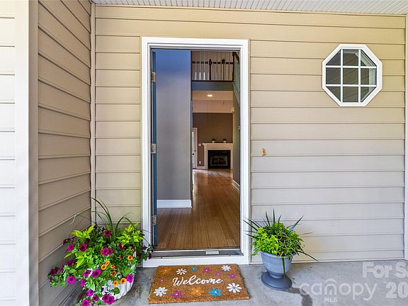 4th image of 702 Addie Dr