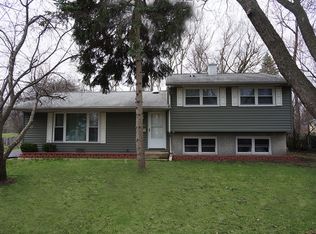 450 White Pine Rd, Buffalo Grove, IL 60089