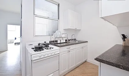 Rented by R New York