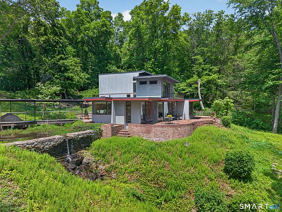 3rd image of 112 River Road