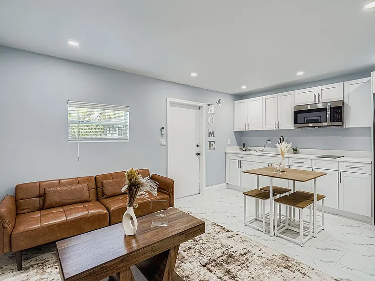 Brisa Apartment Homes — Photo 2